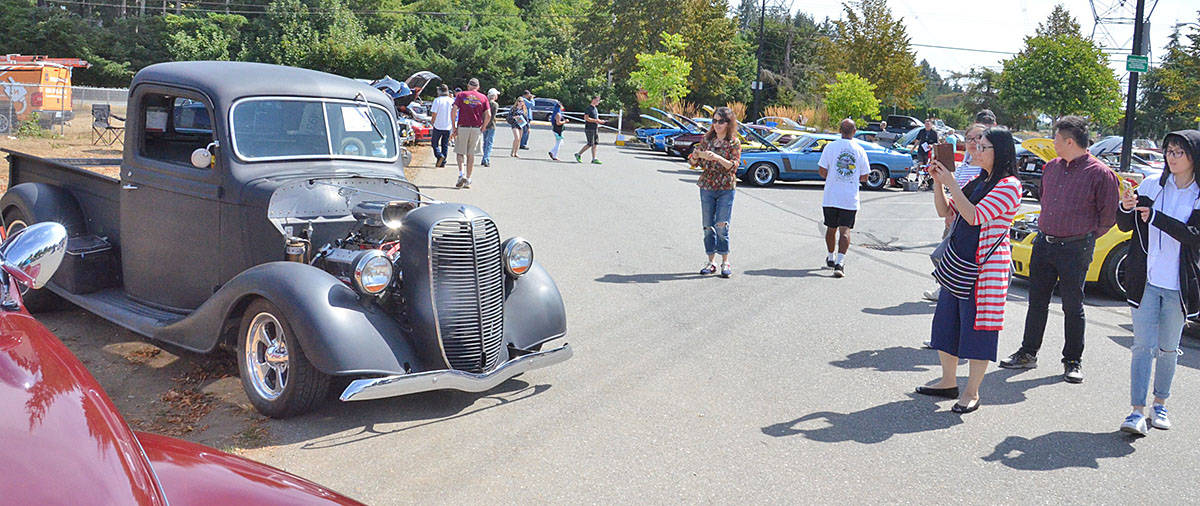8176483_web1_170820-LAD-MustangRoundUpCarShow_2