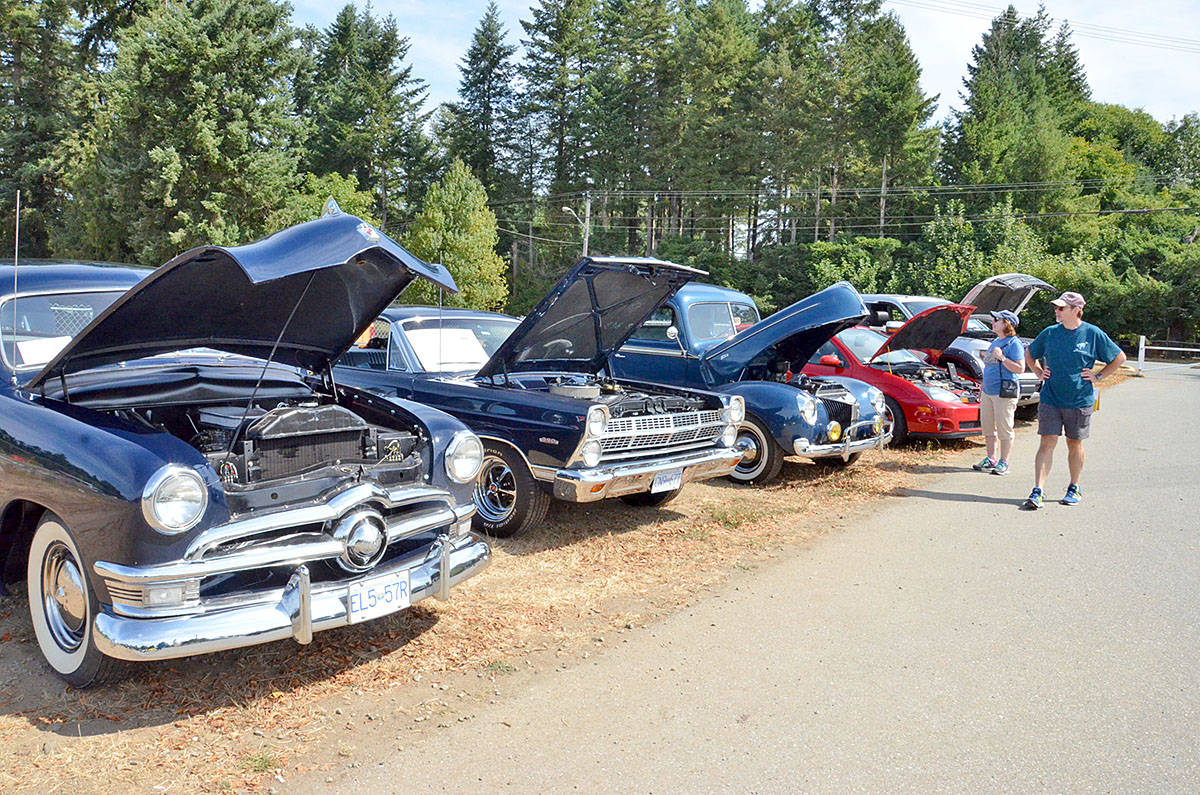 8176483_web1_170820-LAD-MustangRoundUpCarShow_7