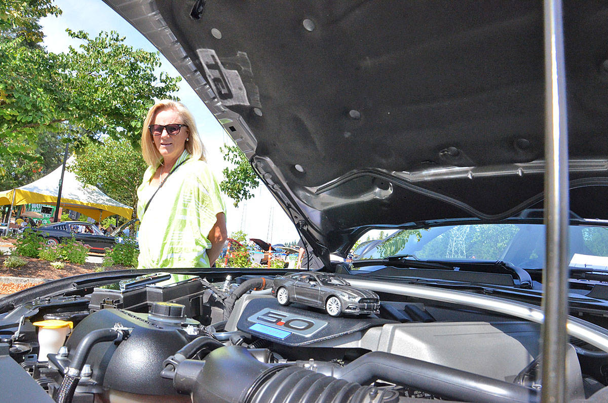 8176483_web1_170820-LAD-MustangRoundUpCarShow_8