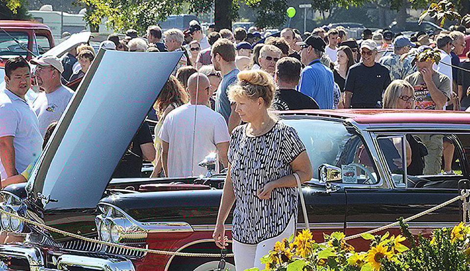 8321644_web1_cruisein8c