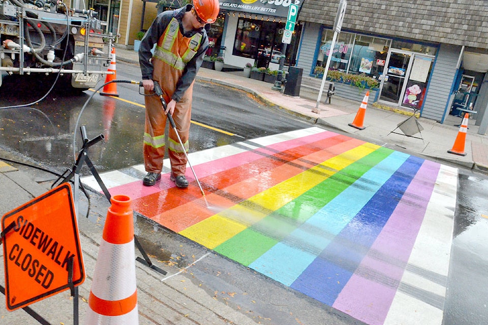 8555742_web1_170918-LAD-rainbowCrosswalkVandalism_1