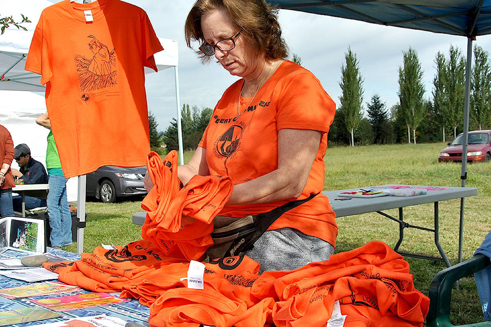 8663882_web1_OrangeShirtDay1C