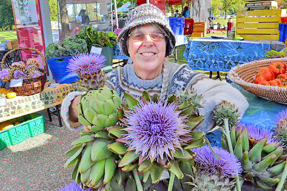 8863943_web1_copy_171012-LAD-FarmersMarket_1