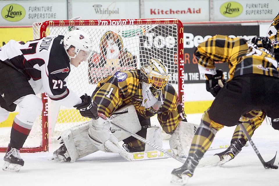 9034773_web1_GiantsVsWheatKings-TimSmithPic