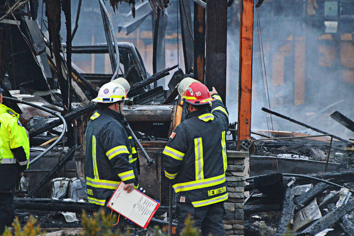 9087823_web1_171025-LAD-Garagefire3