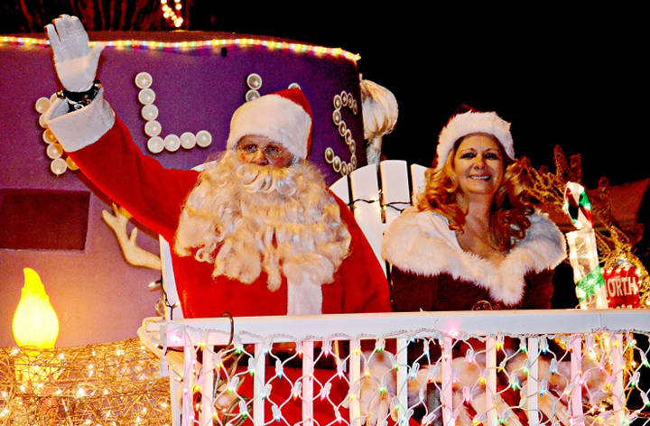 9516009_web1_171130-ALT-Aldergrove-Xmas-parade_3