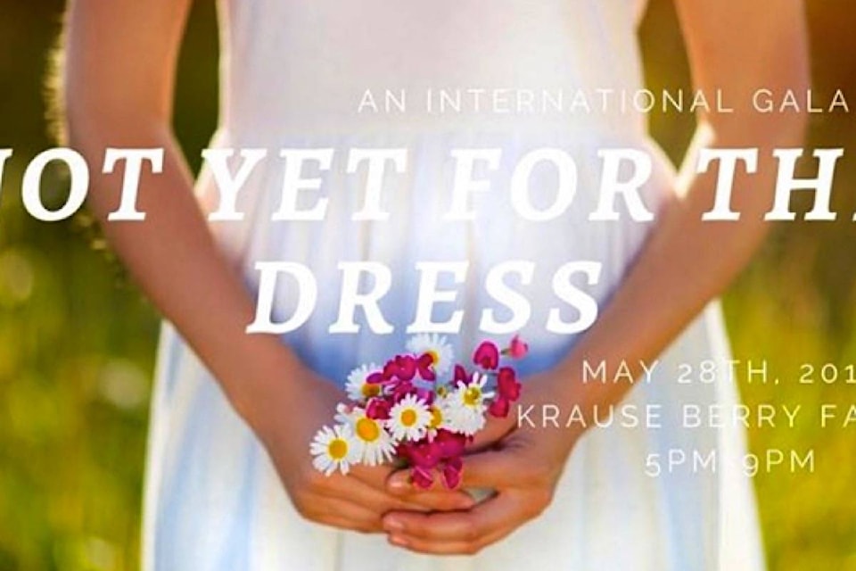 web1_170525-LAD-M-NotYetForTheDressC