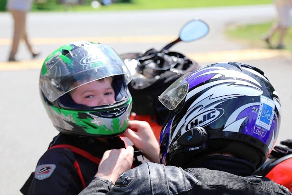 web1_170601-LAD-M-HelmetC