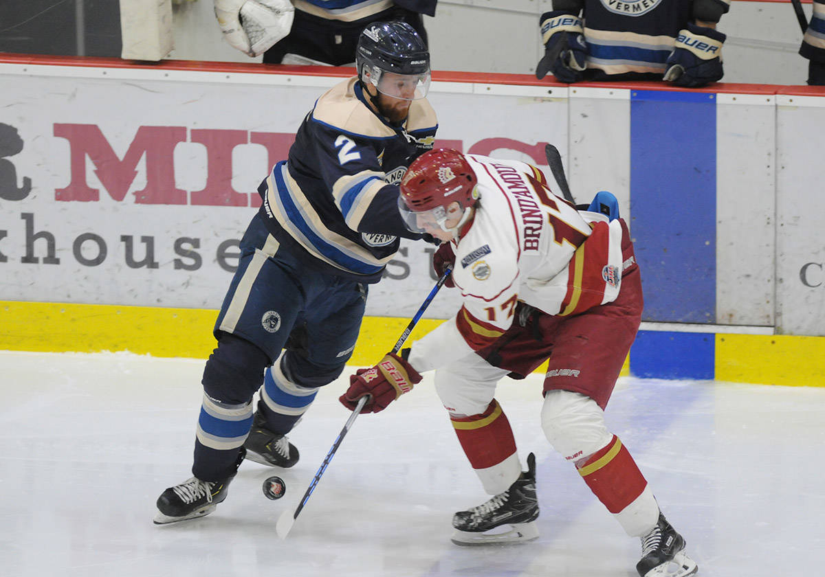 15895250_web1_Game7ChiefsRivermen5.0310