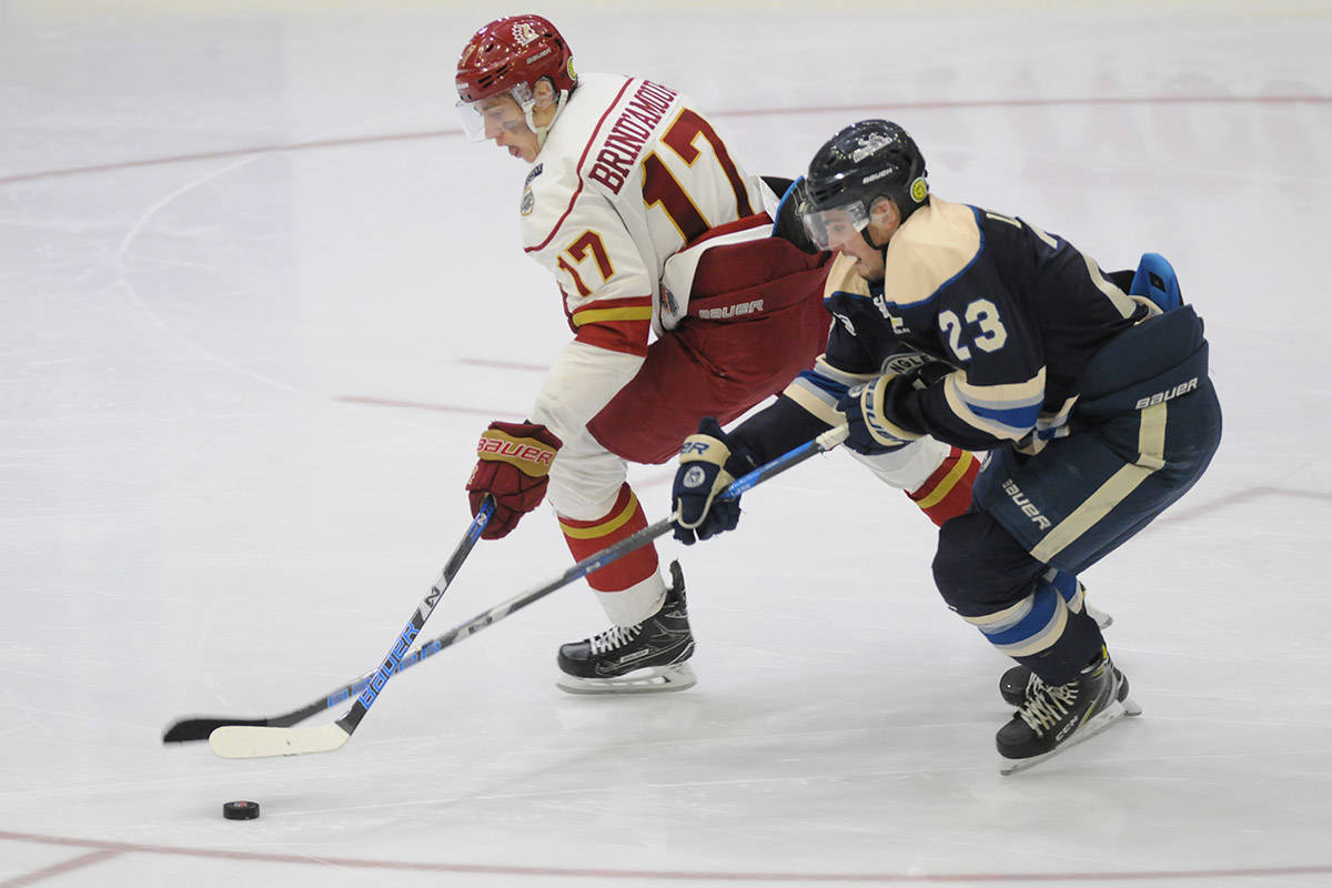 15895250_web1_copy_copy_Game7ChiefsRivermen4.0310