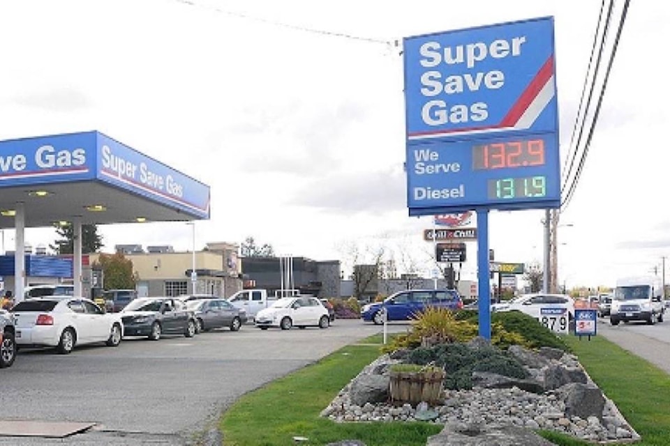 16303904_web1_190408-BPD-M-Gas-station-1329