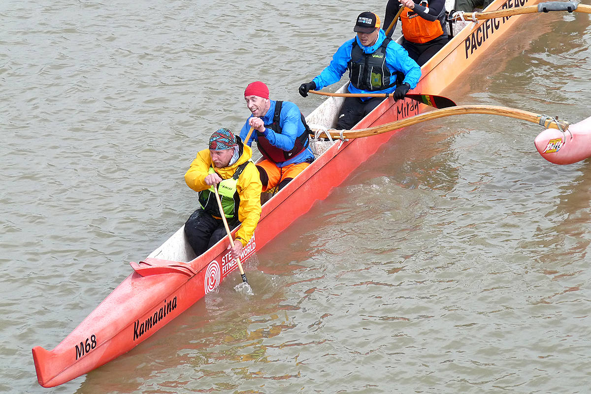 16398192_web1_190413-LAD-canoe-race-1