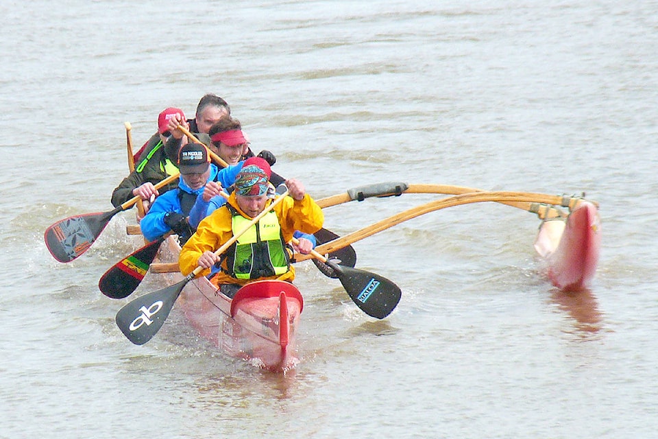 16398192_web1_copy_190413-LAD-canoe-race