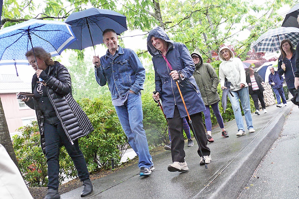 17009204_web1_190525-LAD-Alzheimers-walk