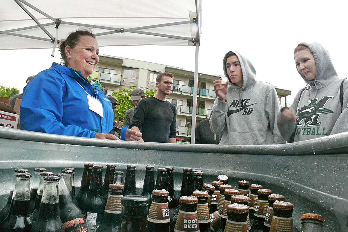 17009572_web1_190525-LAT-Root-Beer-fest-1