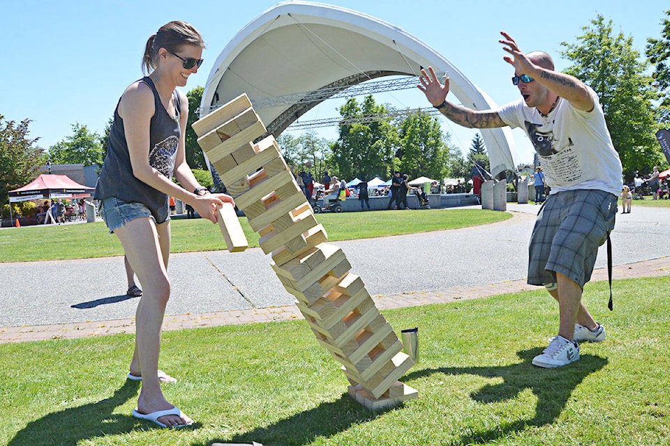 17214806_web1_190610-LAD-Comday-jenga2