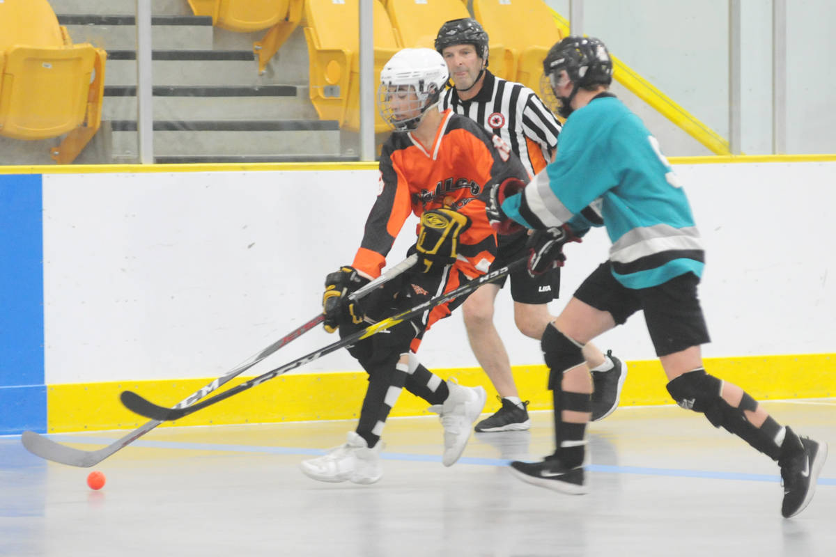 17518567_web1_190630-LAD-Ball-hockey-Victoria-vs-Valley-18