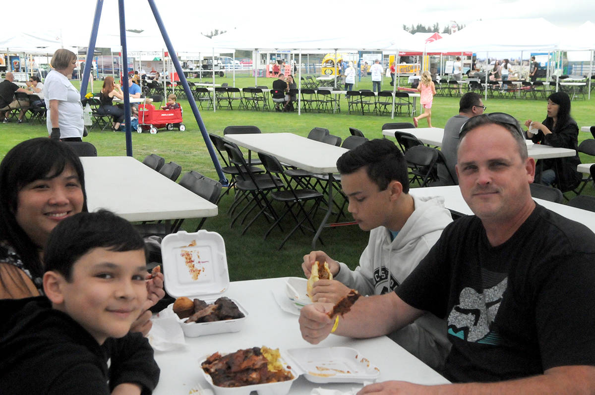 18144948_web1_RibFest7