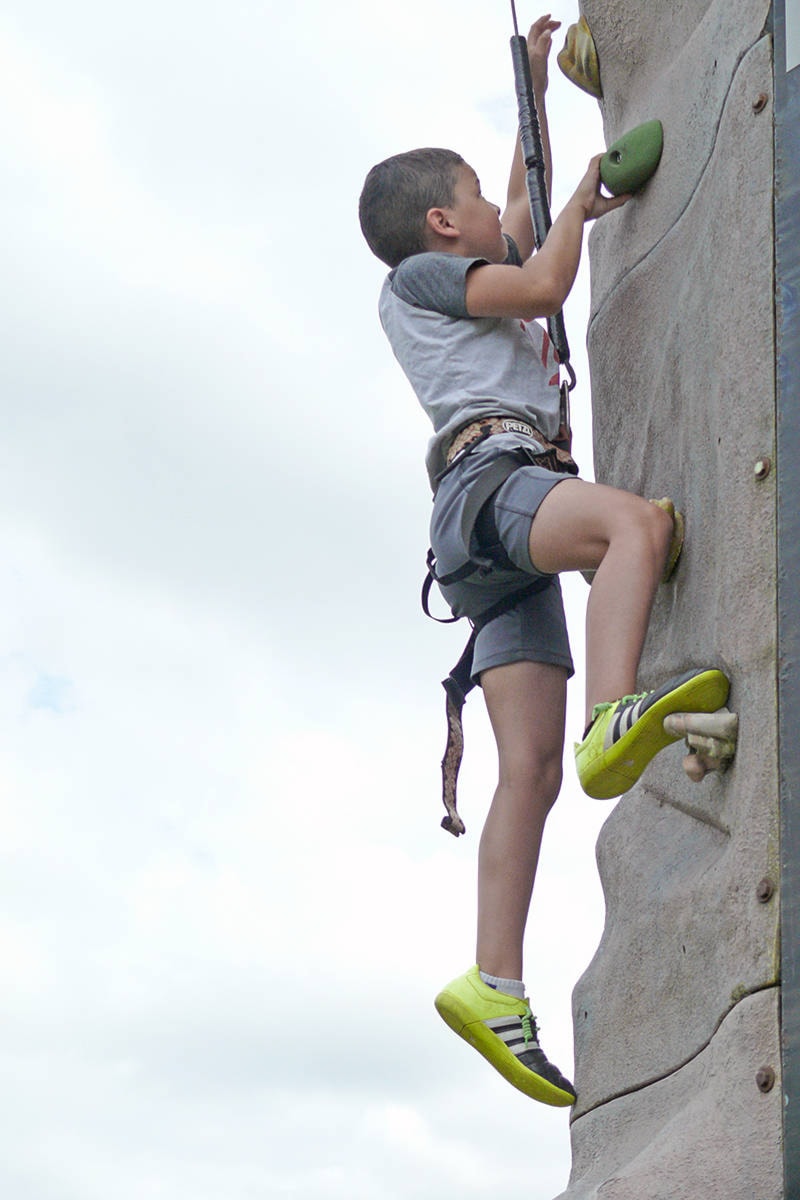 18262477_web1_190825-Back-to-school-climbing-wall
