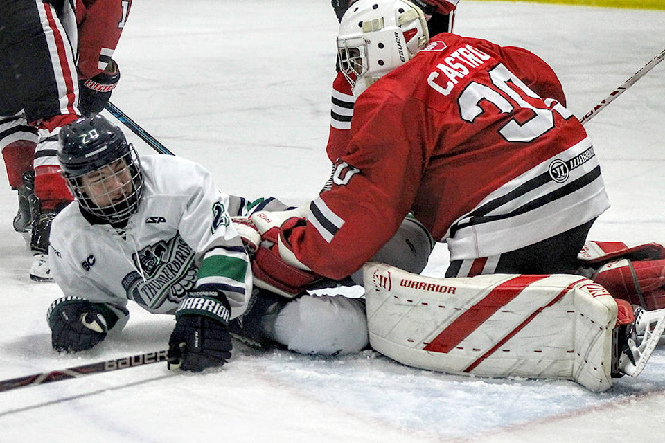 18832852_web1_191006-Tbirds-versus-hawks-1