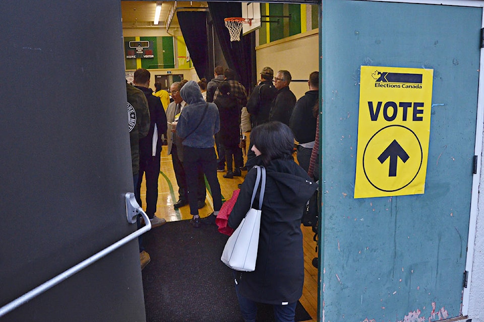 19080833_web1_191021-LAT-ElectionDayLines