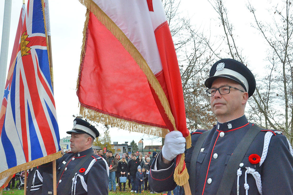 19329509_web1_191111-LAT-RemembranceDayCity_2