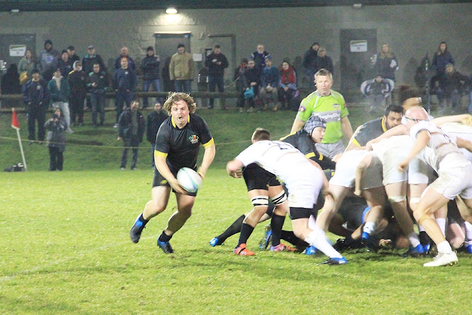 Matt Bose picks-and-goes from the back of a Surrey scrum. (Photo: Malin Jordan)