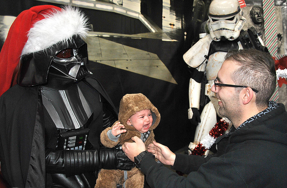 19640699_web1_SantaVader338