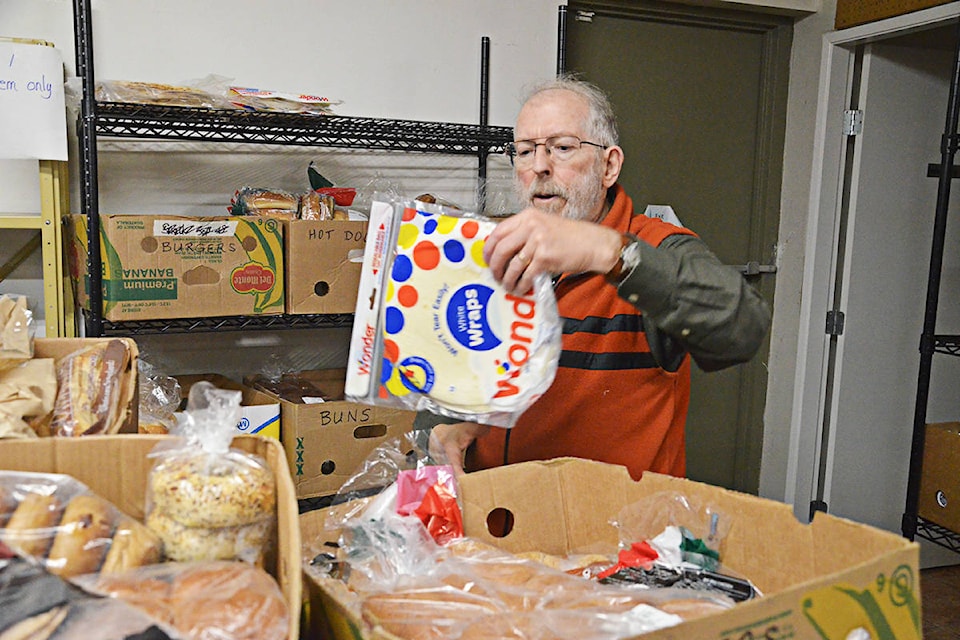 19835846_web1_191218-LAT-SourcesFoodBank3