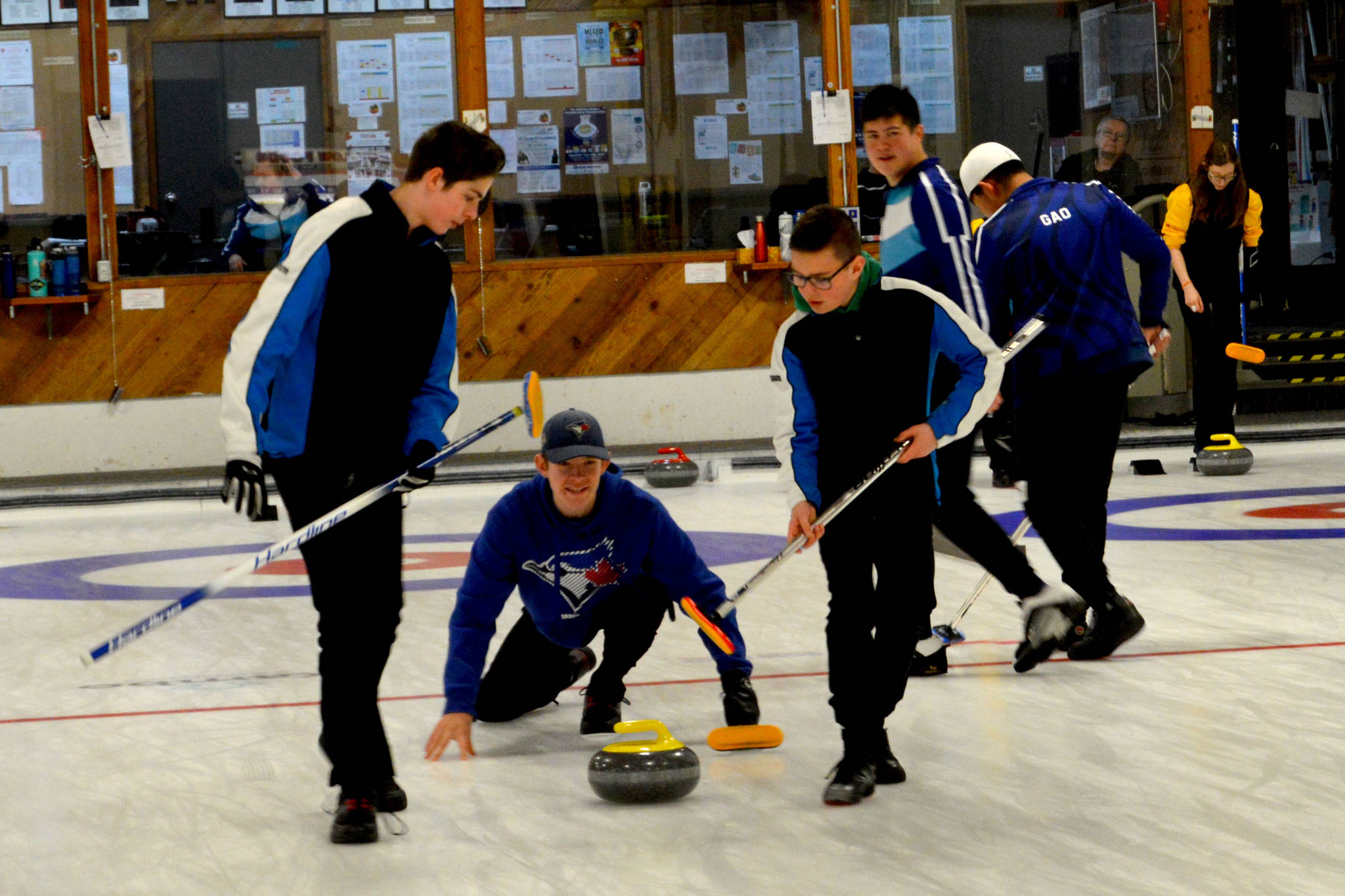 20022918_web1_Curling4