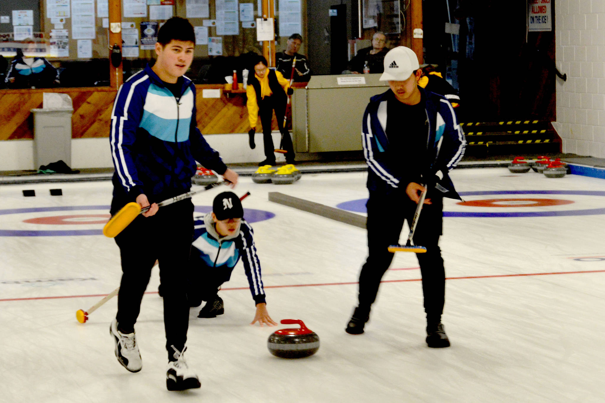 20022918_web1_Curling5