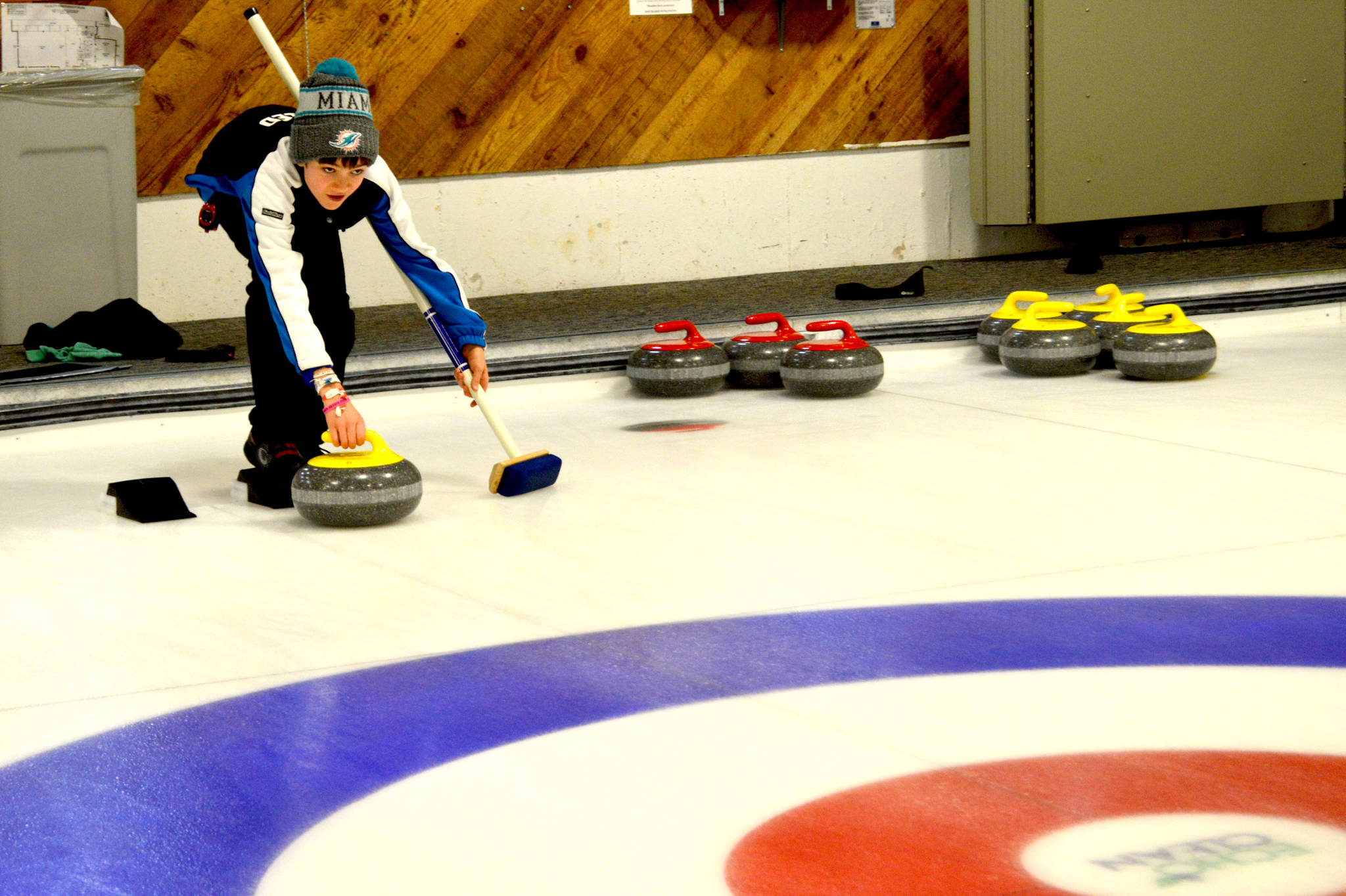 20022918_web1_Curling6