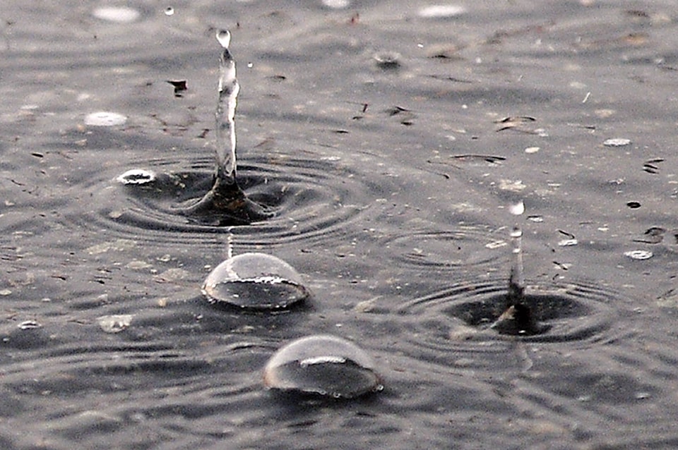 20044572_web1_rain