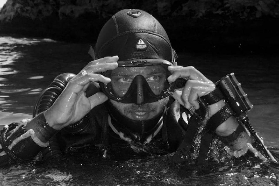 20376000_web1_180725-LAT-Erik-Brown-Diver_1