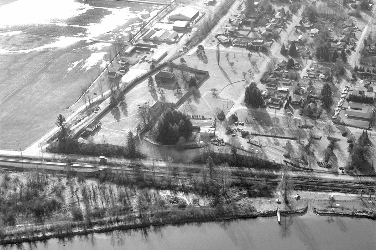 20587595_web1_200217-LAT-ThenAndNowFortAerial-history_2