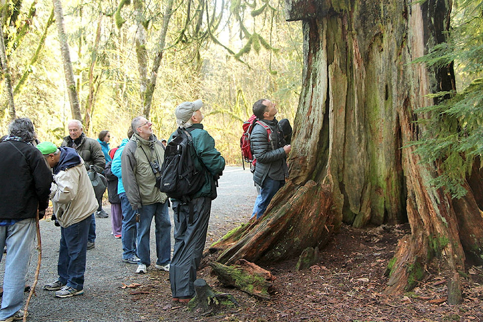 20741868_web1_200228-LAT-FieldNaturalistTrip-HoustonTrail_1