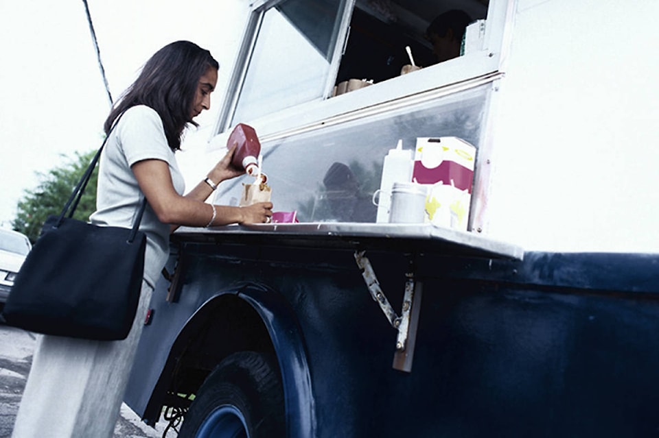 20881121_web1_200910-LAT-Food-Truck-Festival-foodtruck_1