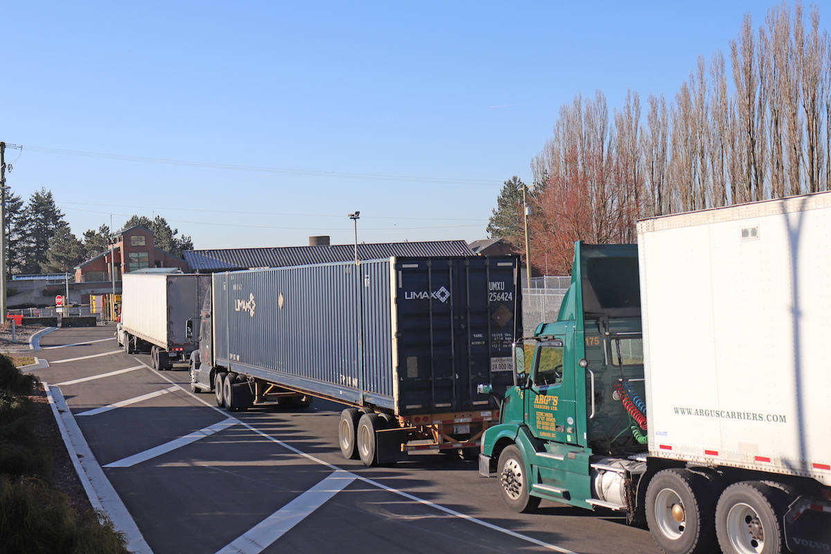 VIDEO Kilometrelong line at Aldergrove’s U.S. crossing after borders