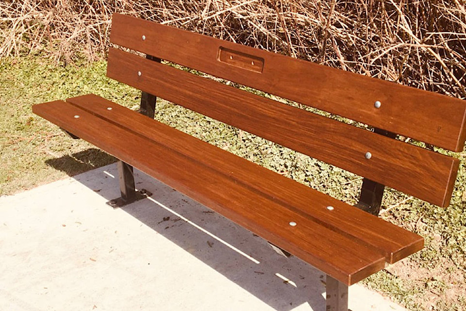 21112681_web1_200329-LAT-Carson-bench-pre-plaque