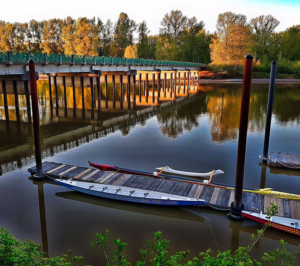 21330065_web1_200421-FORT-LANGLEY-CANOE-FRASER_1