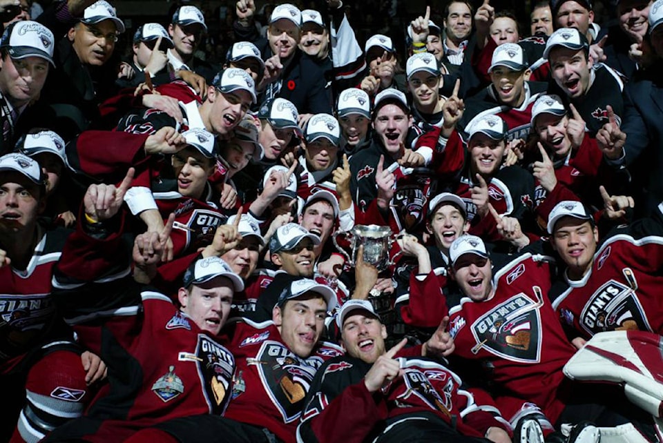 21695409_web1_200530-LAT-Giants-Memorial-Cup-giants_2