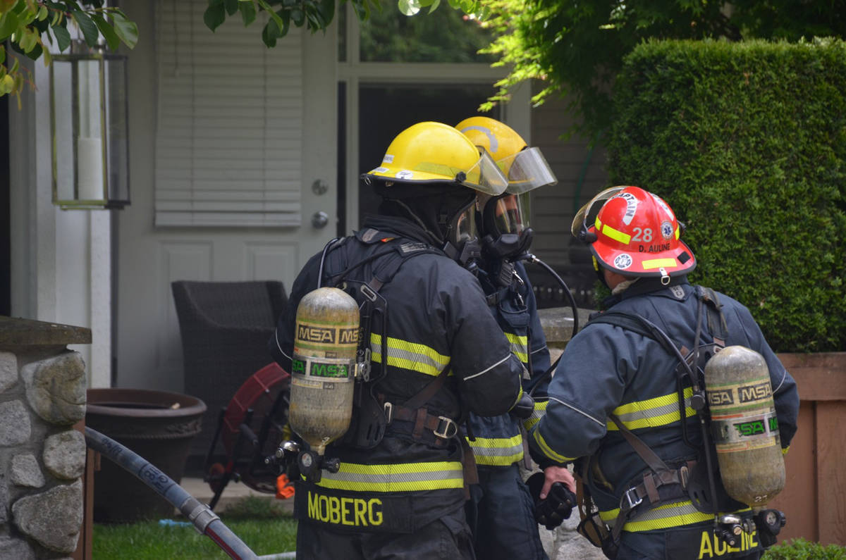 21766929_web1_200606-LAT-Townhouse-fire-_2