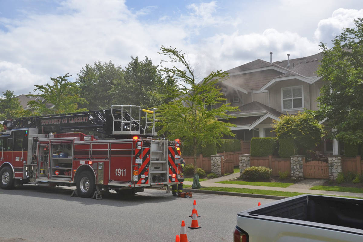 21766929_web1_copy_200606-LAT-Townhouse-fire-_1