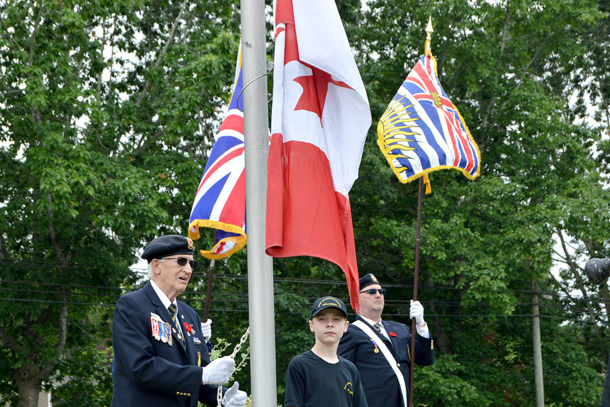 21977000_web1_200627-LAT-Flag-Raising-flag_4