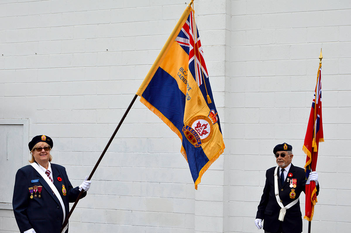 21977000_web1_200627-LAT-Flag-Raising-flag_8