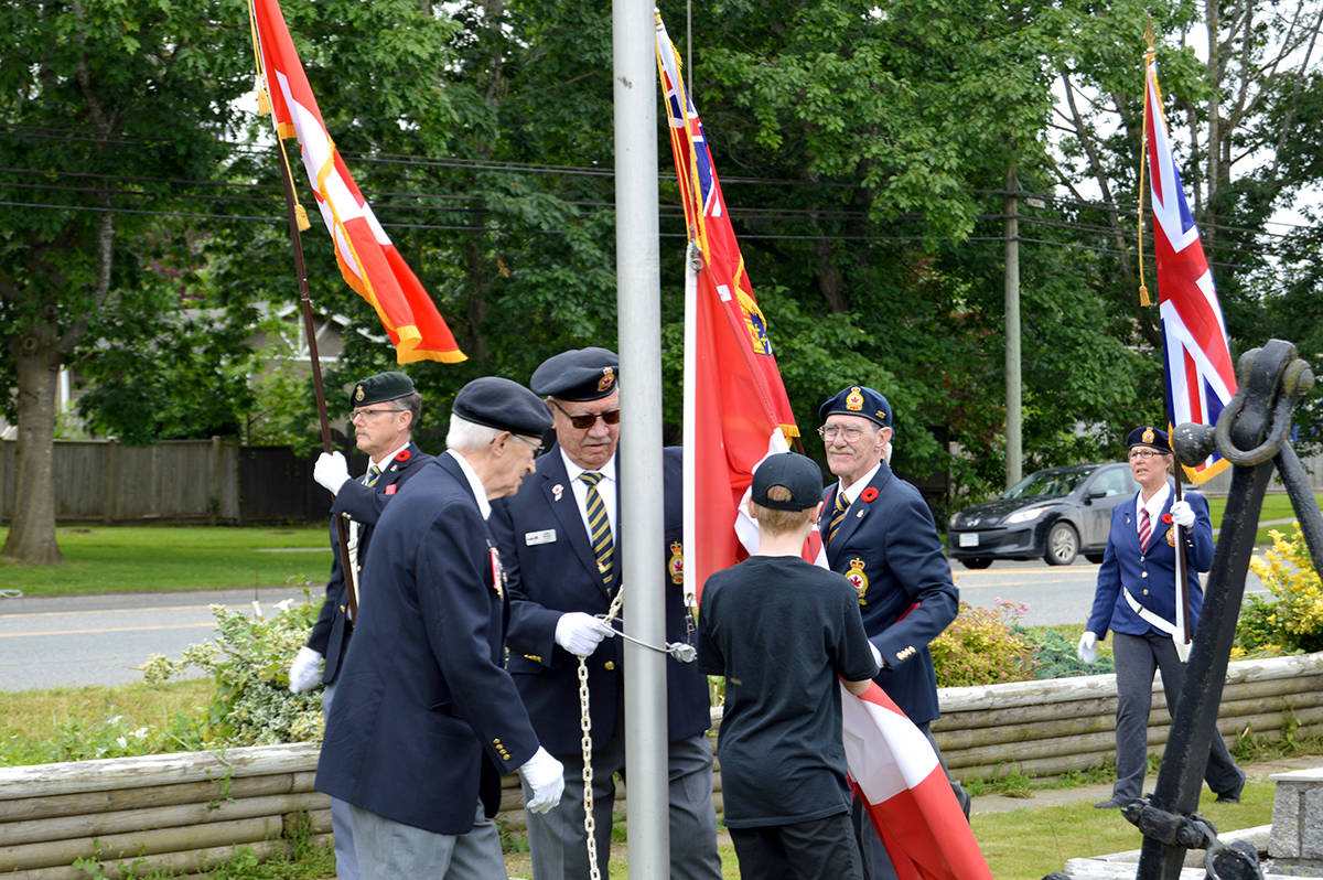 21977000_web1_200627-LAT-Flag-Raising-flag_9