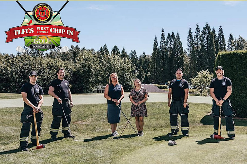 22421451_web1_200814-LAT-FirefightersGolf-chipin3_1