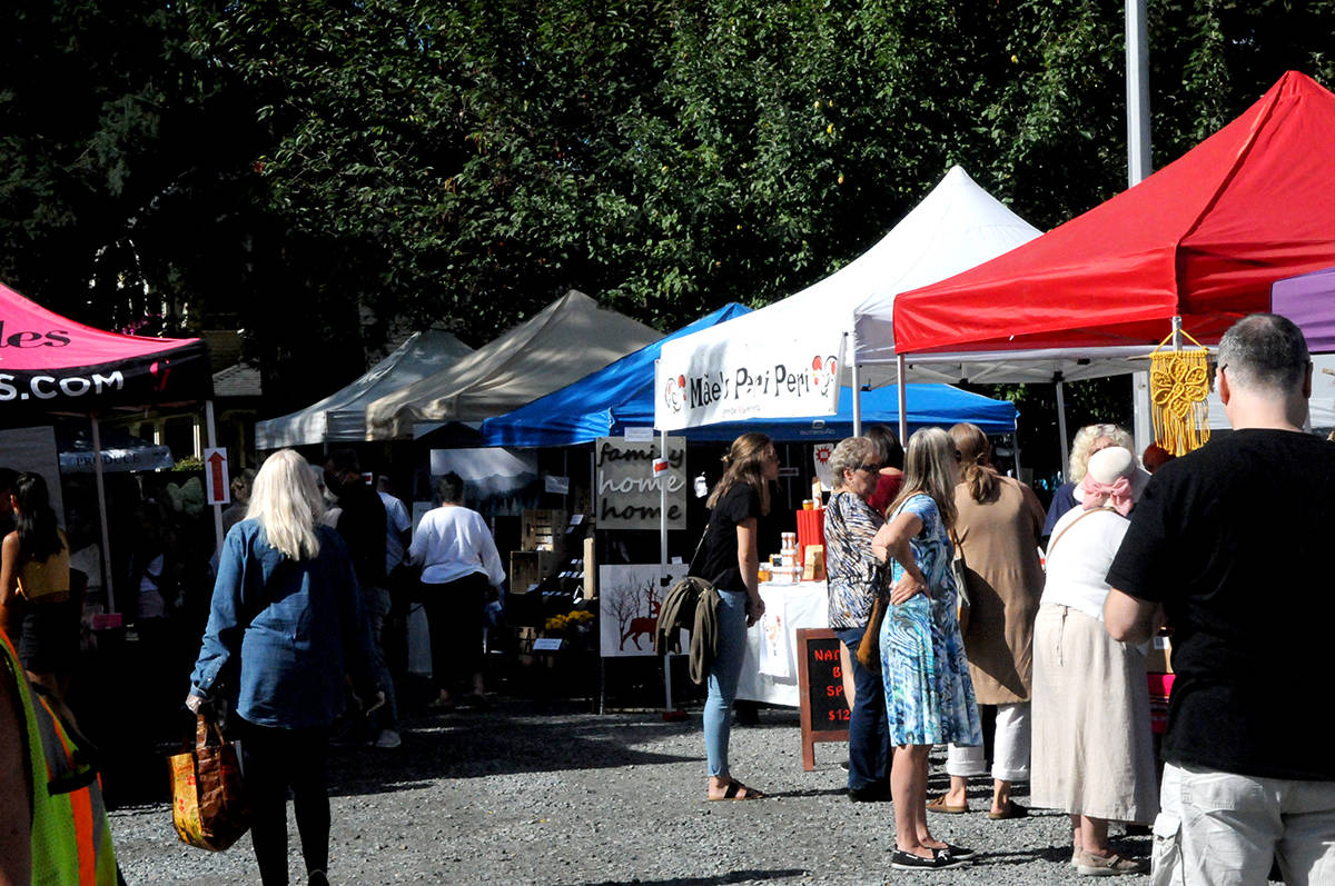 22488886_web1_200821-LAT-Fort-Langley-Farmers-market-Market_11