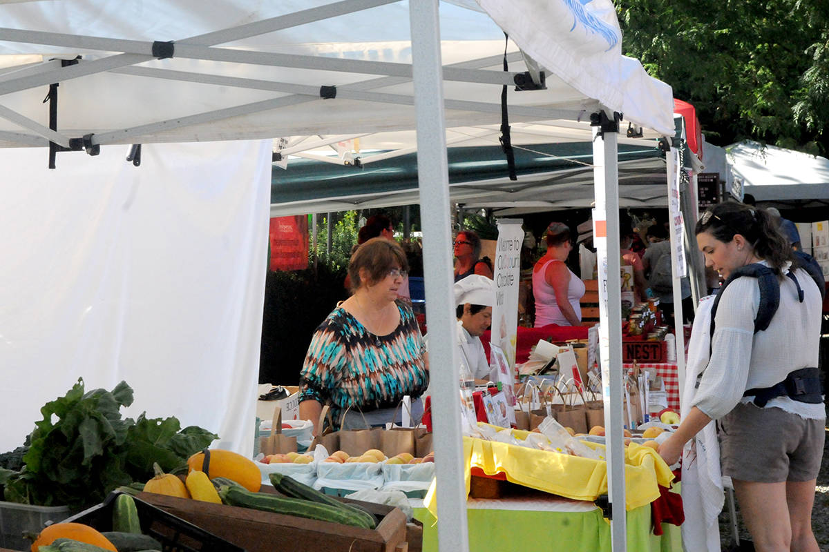 22488886_web1_200821-LAT-Fort-Langley-Farmers-market-Market_9