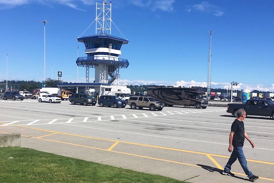 22659924_web1_20200909-BPD-ferry-lineup-tsawwassen-july18